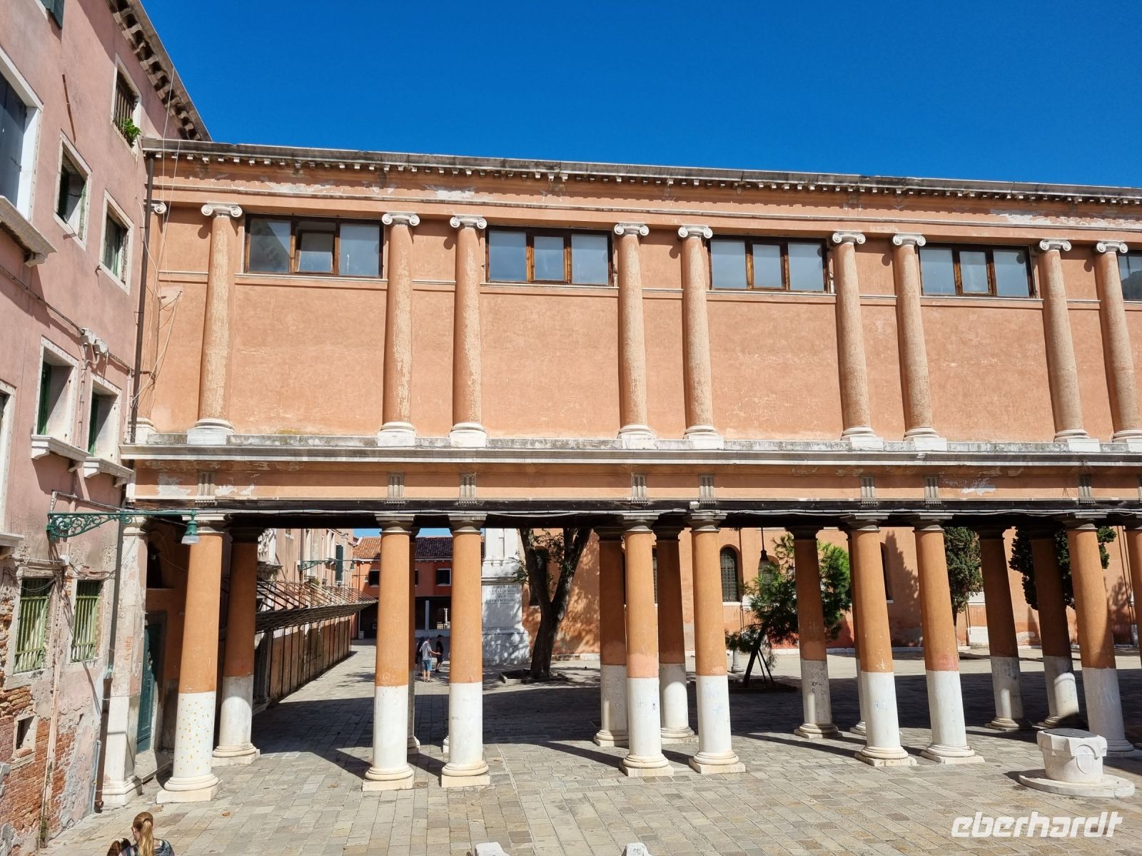 Auf den Spuren von Commissario Brunetti... (Questura - Polizeipräsidium)