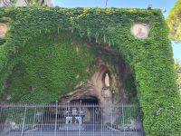 Grotte mit Marien-Statue