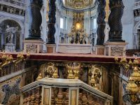 am Papst-Altar