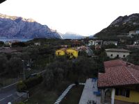 Blick vom Hotelzimmer auf den nördlichen Gardesee - Reise 24.09.-01.10.2022