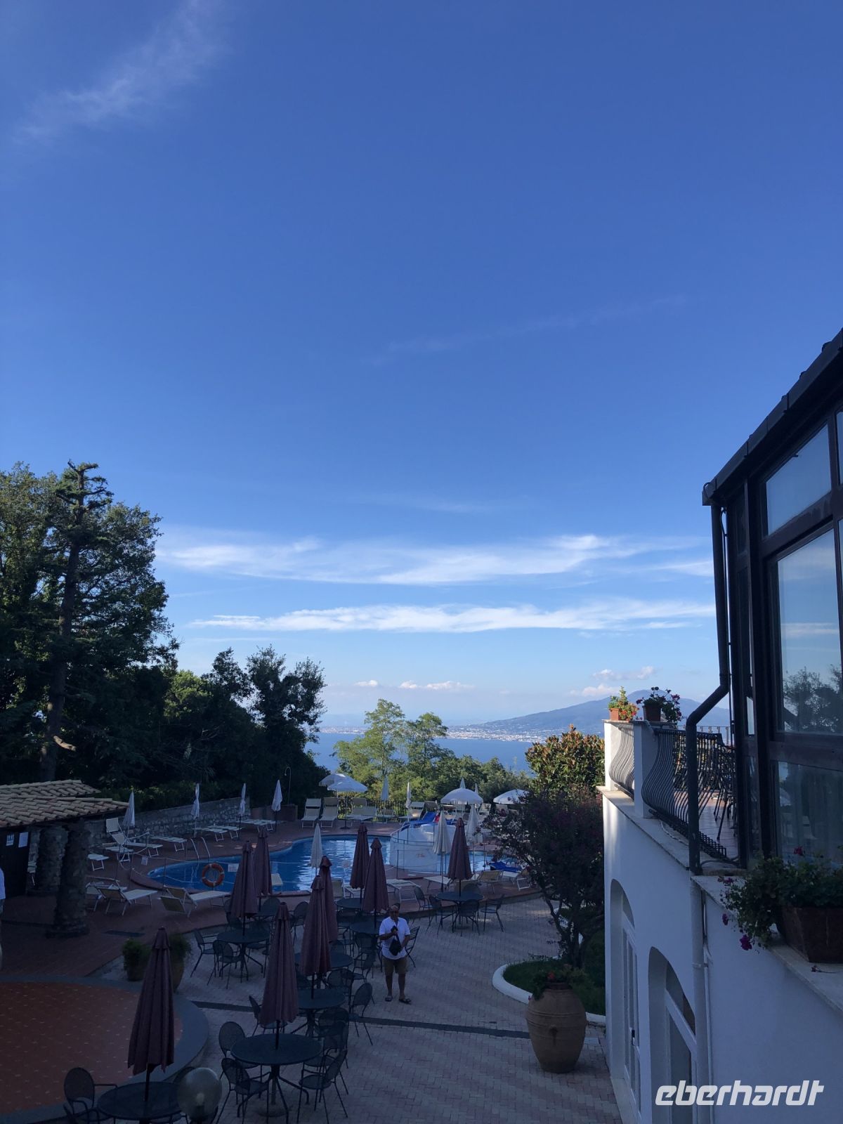 Pool und Ausblick auf den Vesuv
