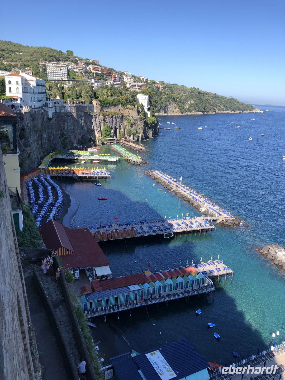 Blick auf den Badestrand von Sorrent