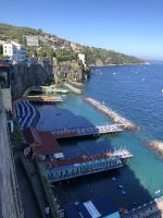 Blick auf den Badestrand von Sorrent