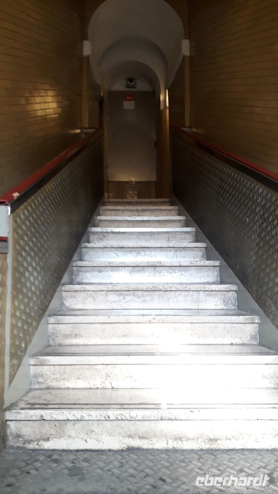 Die Treppe bis ganz nach oben auf die Kuppel vom Petersdom