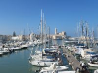 Apulien-Hafen von Trani.JPG
