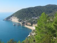 Apulien-Gargano-Blick auf die Felsenwelt im Meer.JPG