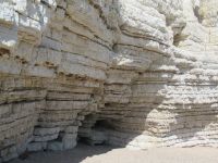 Apulien-Gargano-die Steinschichten-Kalkstein und Feuerstein.JPG