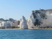 Apulien-Vieste -Pizzomunno vom Meer.JPG