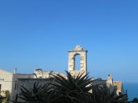 Apulien-Peschici-Glockenturm.JPG