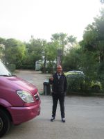 Unser Fahrer Luigi begrüßt uns freundlich.JPG