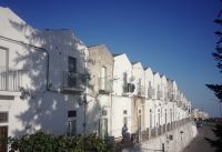 Monte San Angelo - Reihenhäuser.jpg