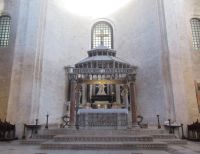Bari - Altar in San Nicola Basilica.JPG