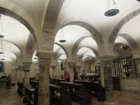 Bari - Basilica San Nicola - Krypta mit Säulen und Mosaiken.JPG