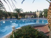 Nach der Tour ein Drink am Pool.JPG