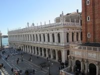 Marcusplatz mit Bibliothek