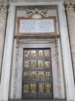 Petersdom: Heilige Pforte außen