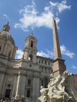 Vier Ströme Brunnen und Agnes-Kirche