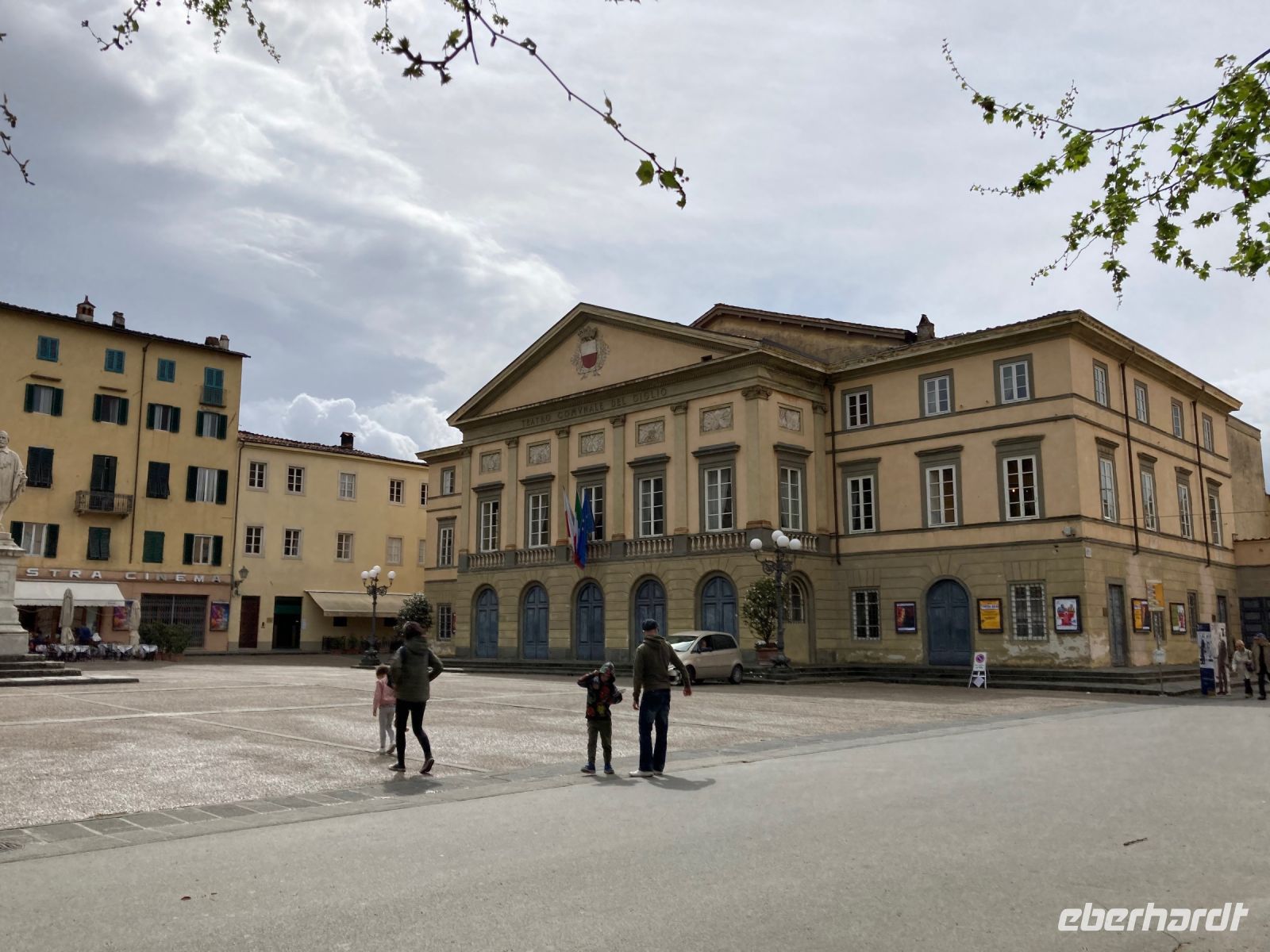 3. Reisetag – Stadtführung in Lucca – Piazza del Giglio mit Theater
