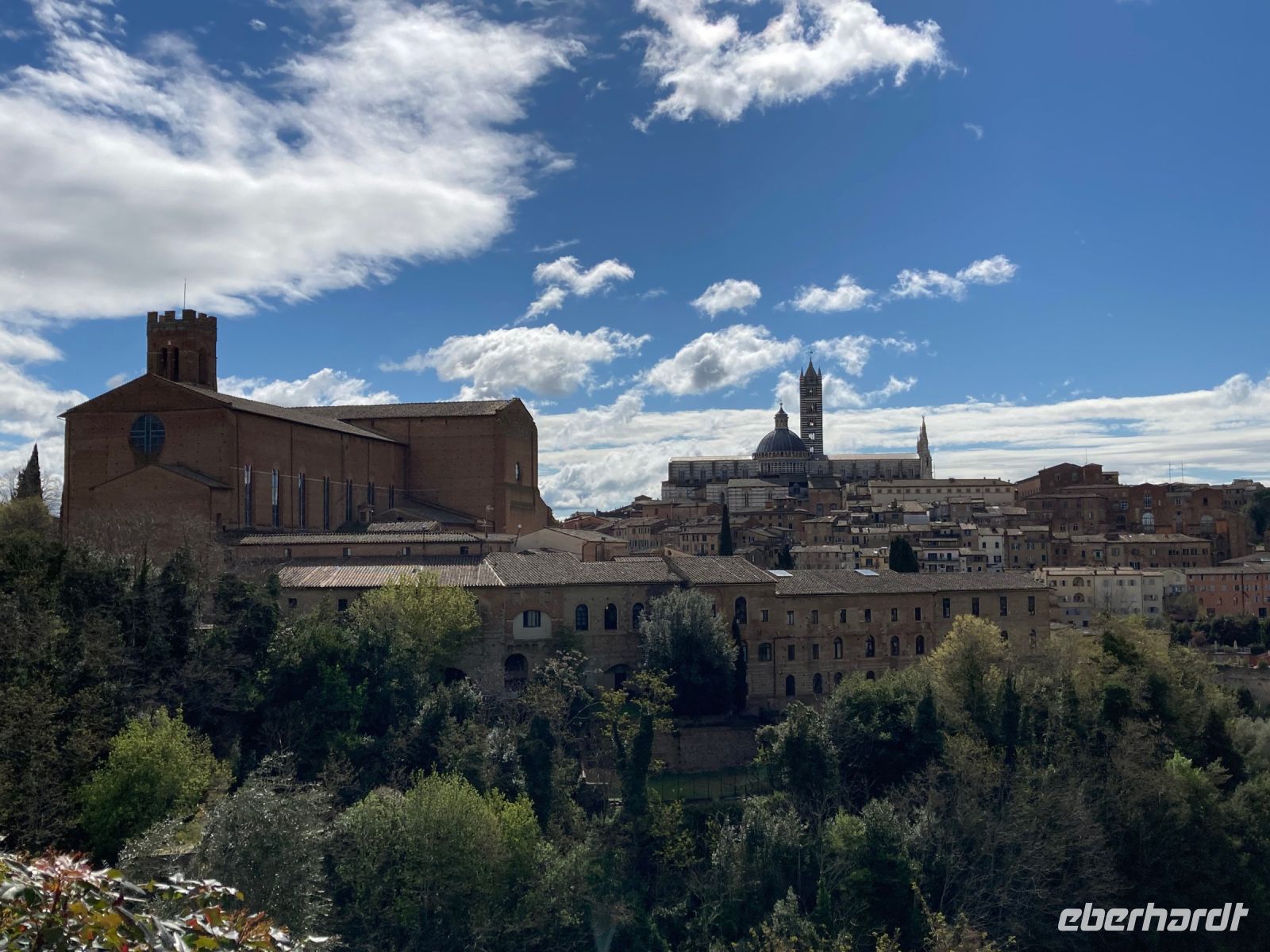 4. Reisetag – Stadtführung durch Siena – Blick zur Altstadt mit Basilica di San Domenico und Dom