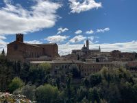 4. Reisetag – Stadtführung durch Siena – Blick zur Altstadt mit Basilica di San Domenico und Dom
