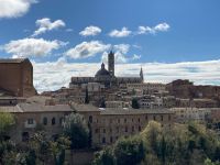 4. Reisetag – Stadtführung durch Siena – Blick zur Altstadt mit Basilica di San Domenico und Dom