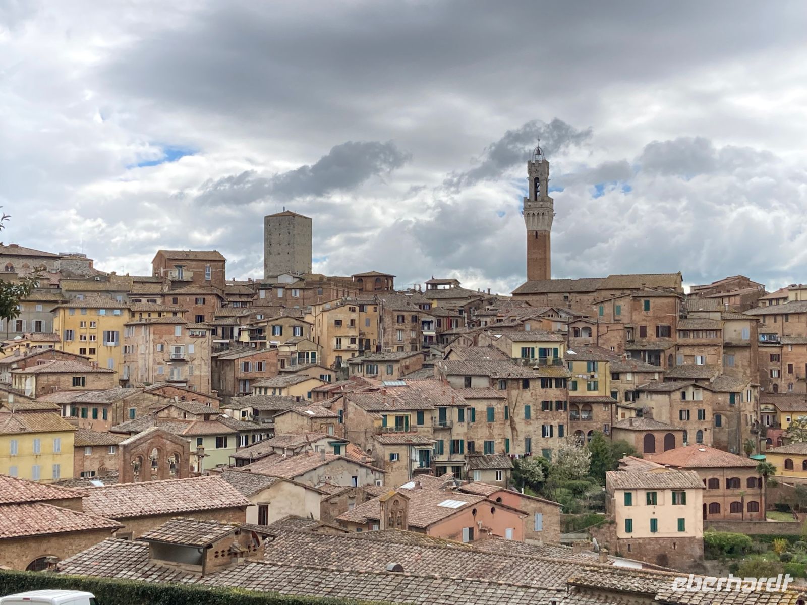 4. Reisetag – Stadtführung durch Siena – Blick über die Altstadt zum Torre del Mangia