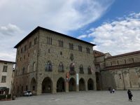 9. Reisetag – Spaziergang durch Pistoia – Domplatz mit Palazzo del Comune