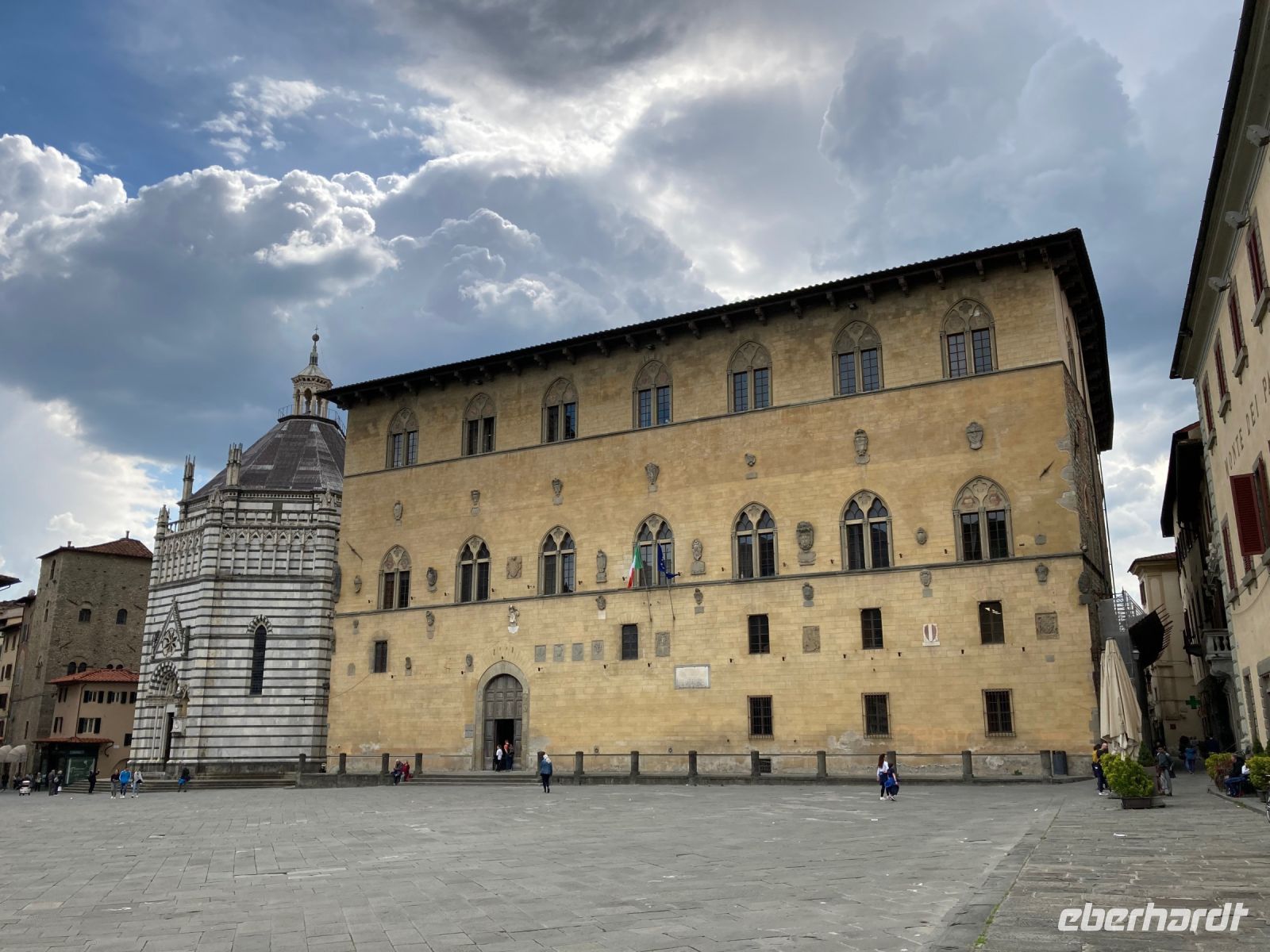 9. Reisetag – Spaziergang durch Pistoia – Domplatz mit Tribunale di Pistoia und Baptisterium