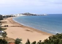 Blick auf Vieste und den davor liegenden Strand