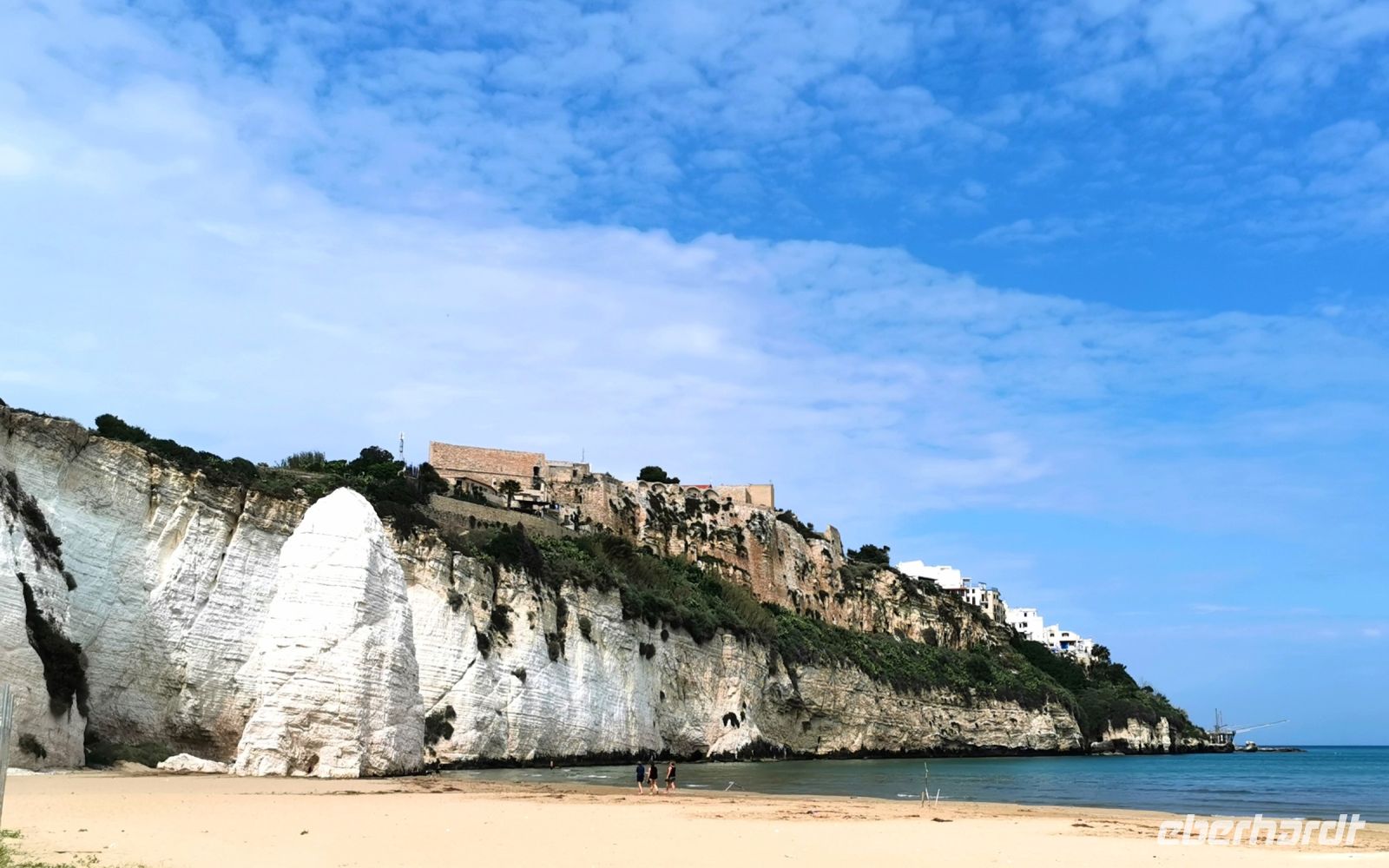 Der Pizzomunno und die Küstenlinie von Apulien bei Vieste