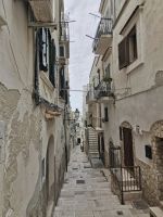 Typisch Italien, die engen Gassen  der Altstadt von Vieste