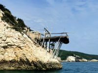 Ein Trabucco von der Seite