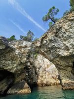 Wir fahren mit dem Boot durch ganze Höhlenlabyrinte, Apulien
