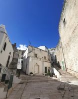 Altstadt von Monte San Angelo mit engen steilen Gassen