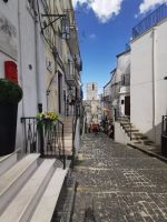 In den Gassen der Altstadt von Monte San Angelo unterwegs