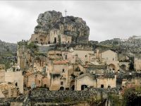 Matera klebt förmlich am Fels