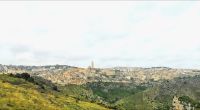 Blick auf Matera von der Gravinaschlucht aus