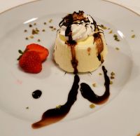 Nachtisch im Hotel, man gibt sich sehr viel Mühe mit uns