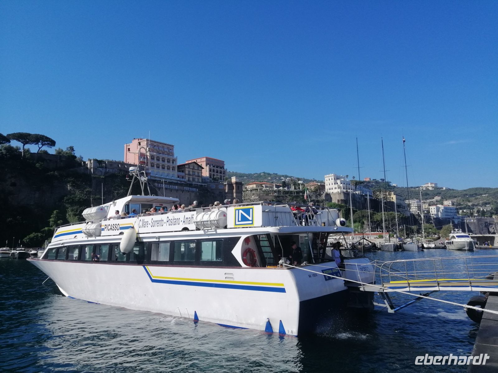 Abfahrt mit dem Ausflugsschiff, Hafen in Sorrent
