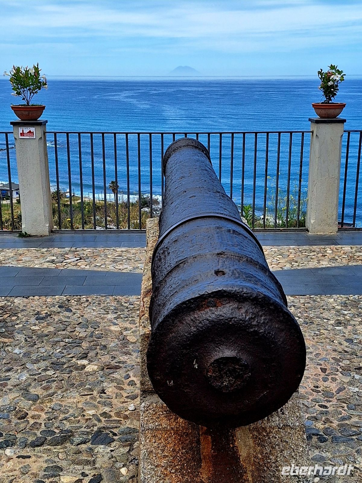 012 Kalabrien Tropea Pizza del Cannone mit Blick zum Stromboli