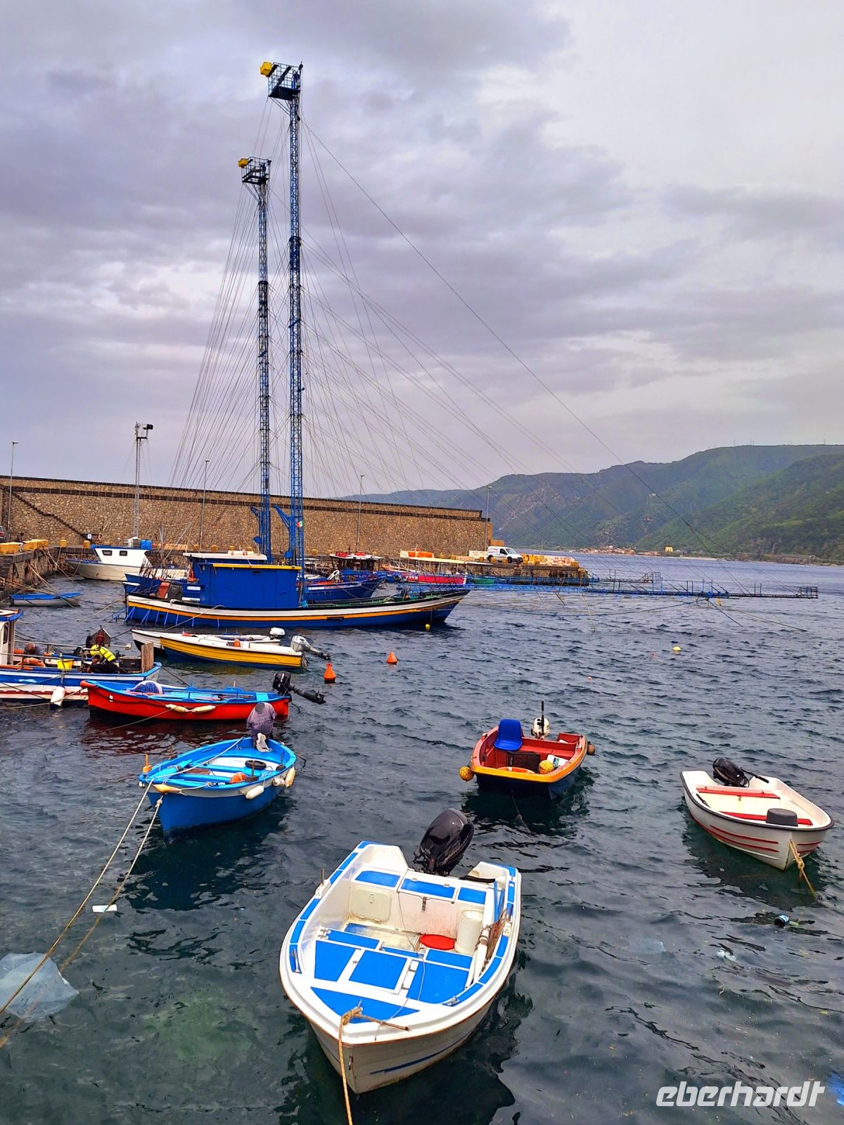 029 Kalabrien Scilla Fischerboote im Hafen