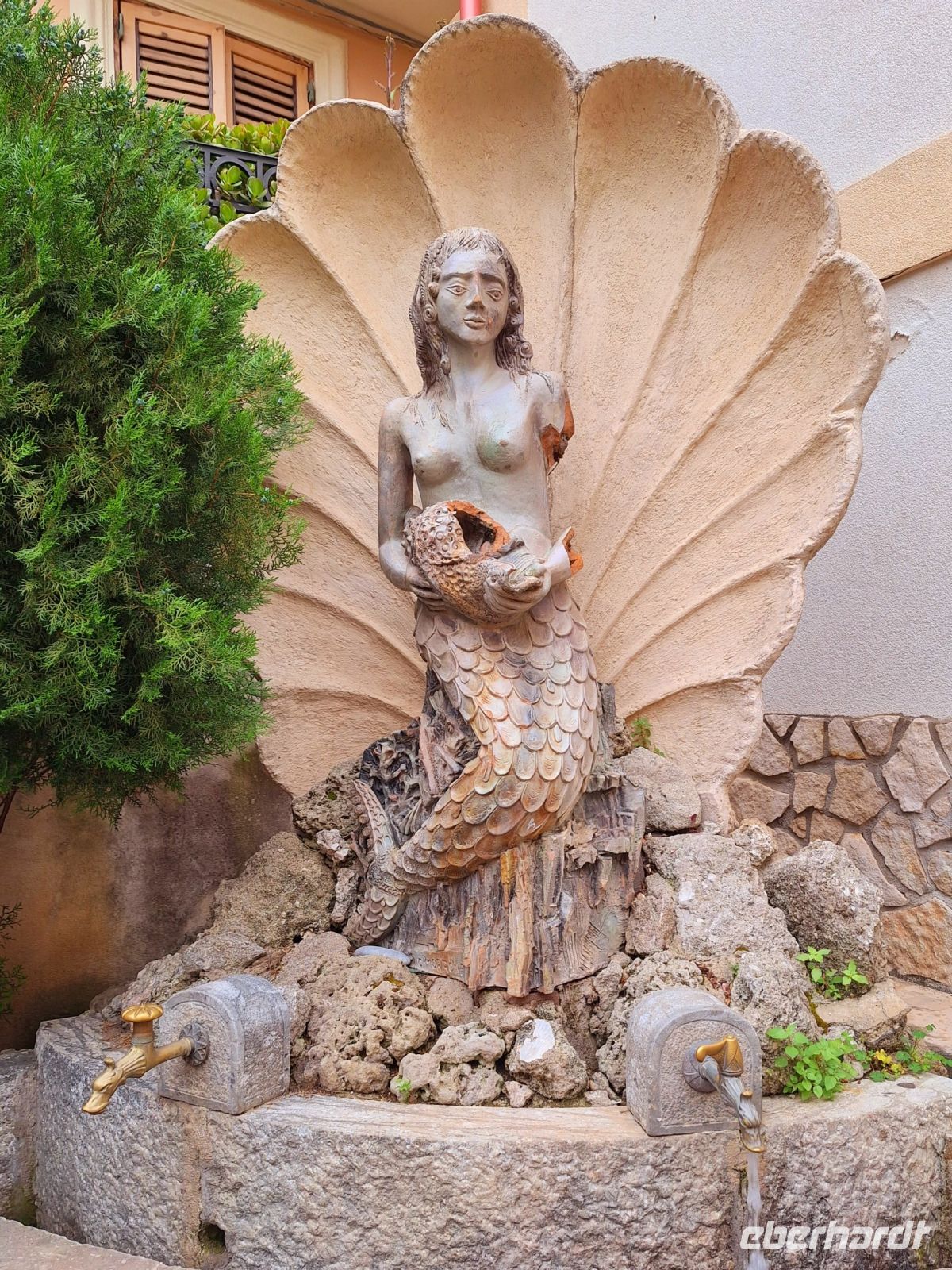 030 Kalabrien Scilla Brunnen zu Ehren der Skylla