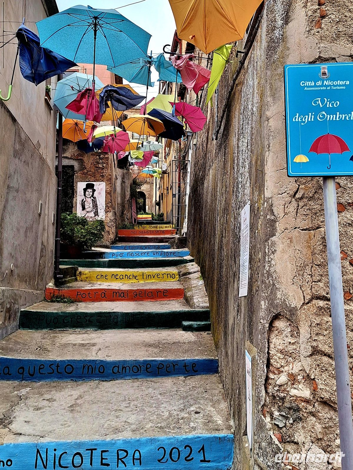 037 Kalabrien Nicotera Vico degli Ombrelli
