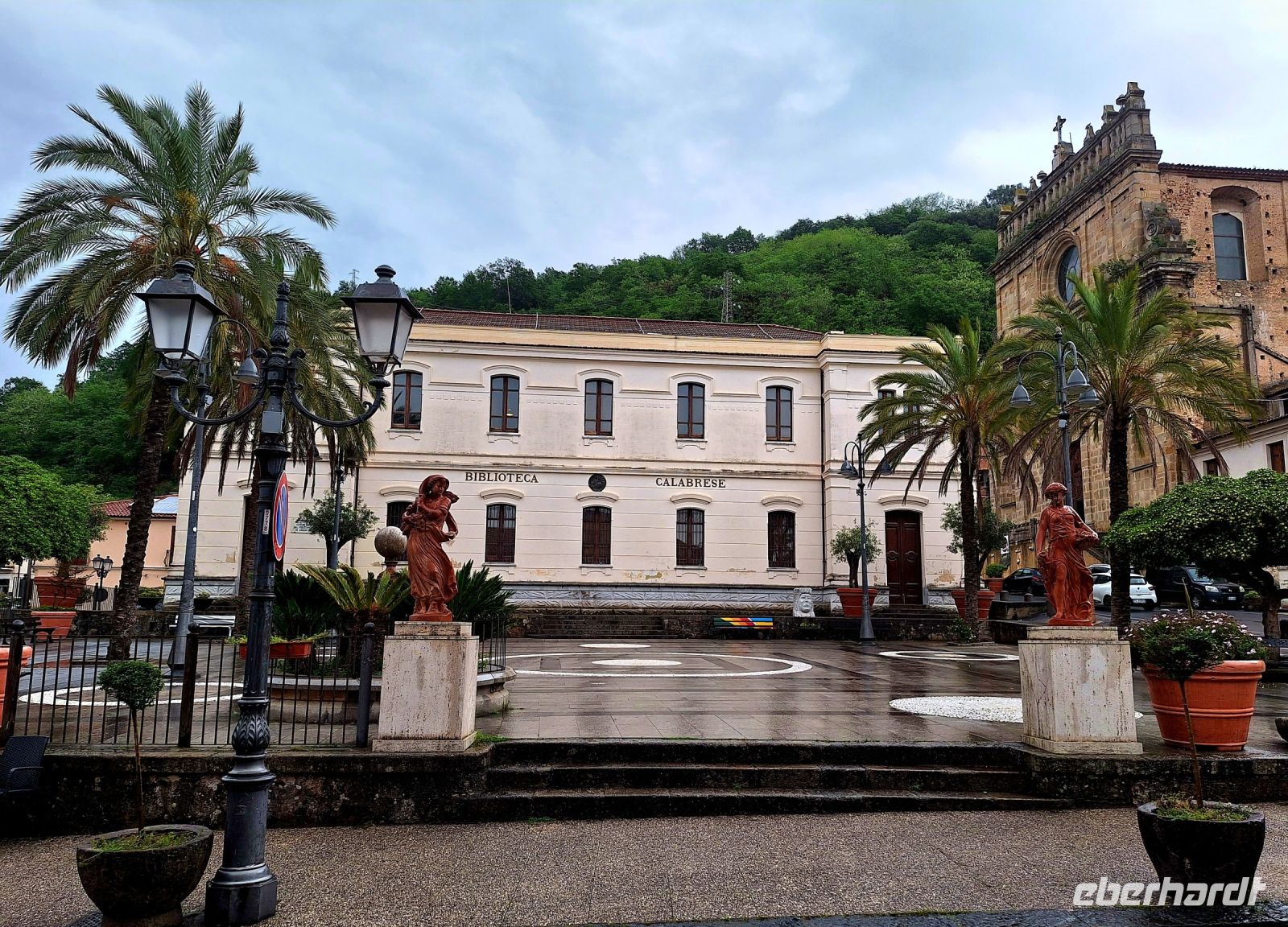050 Kalabrien Soriano Bibliothek