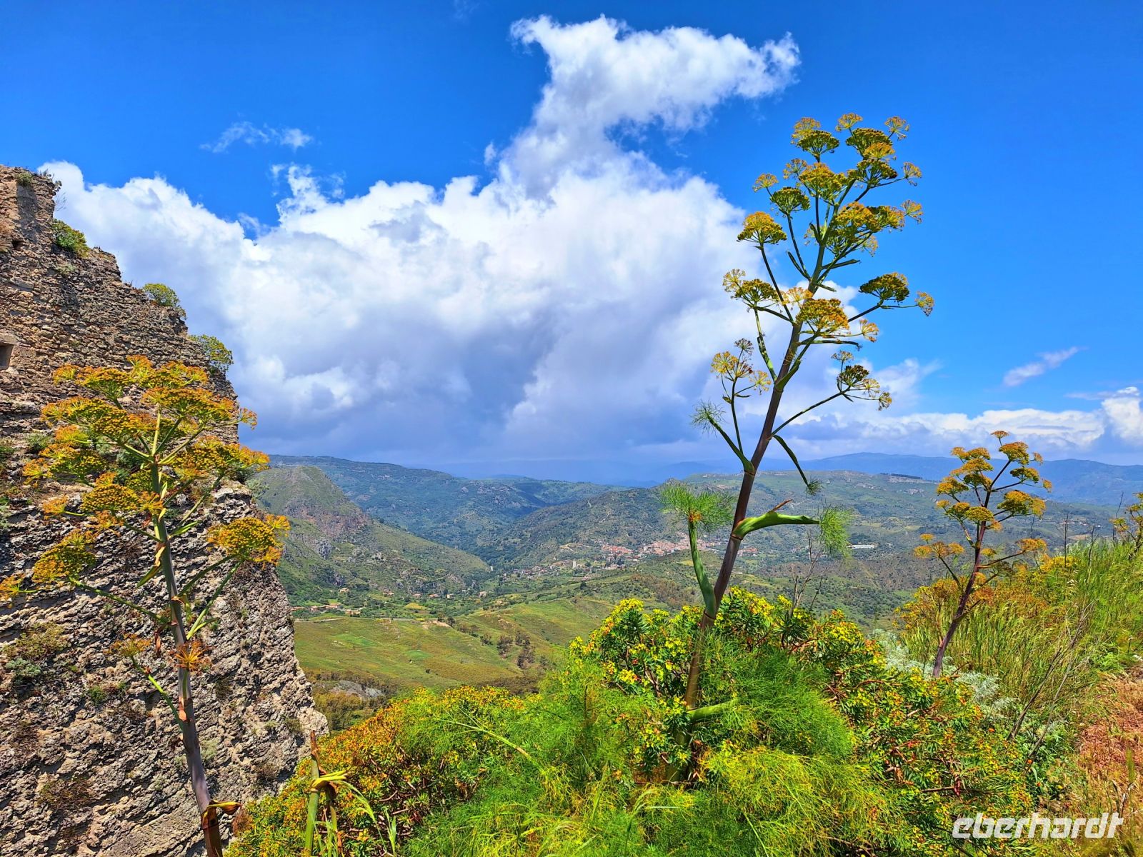 071 Kalabrien Gerace Blick von den Burgruinen