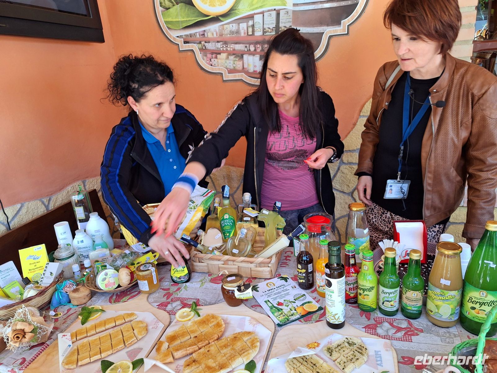 073 Kalabrien Gerace Verkostung von Bergamotte-Produkten