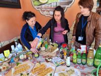 073 Kalabrien Gerace Verkostung von Bergamotte-Produkten