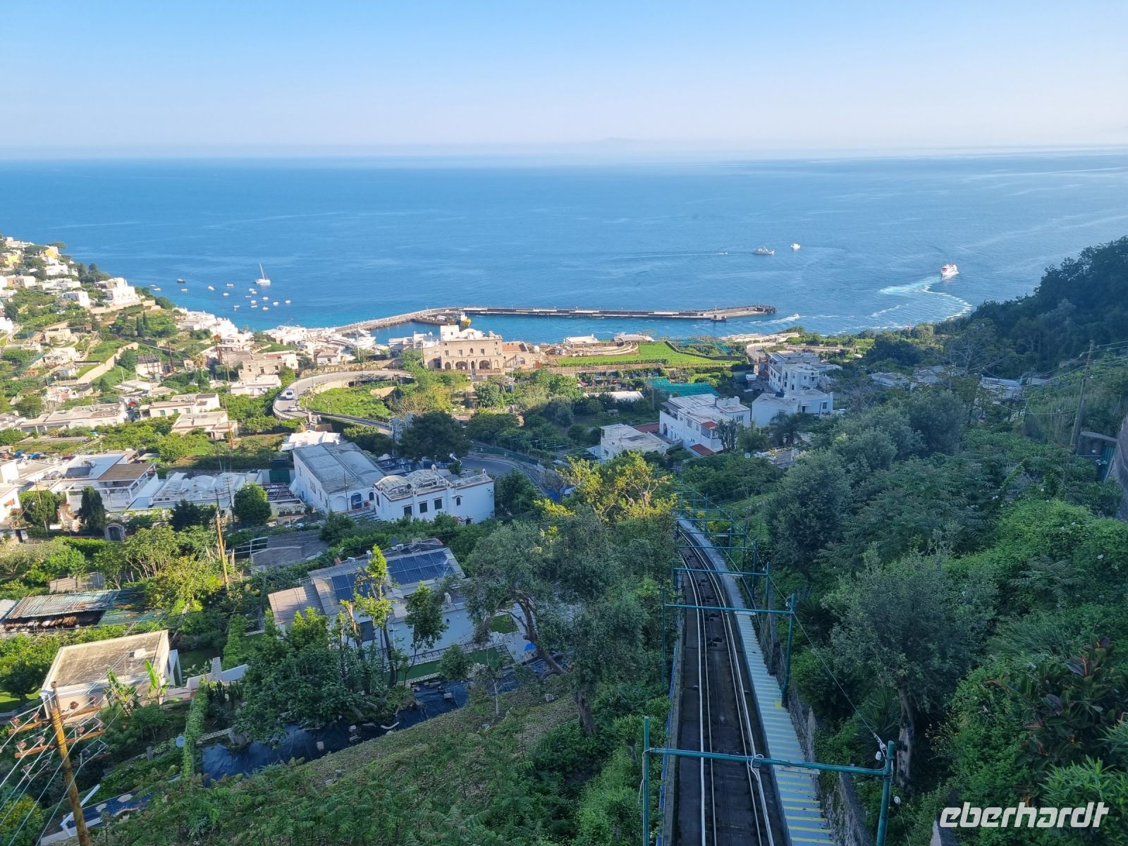 Blick von Capri-Zentrum auf Marina Grande 