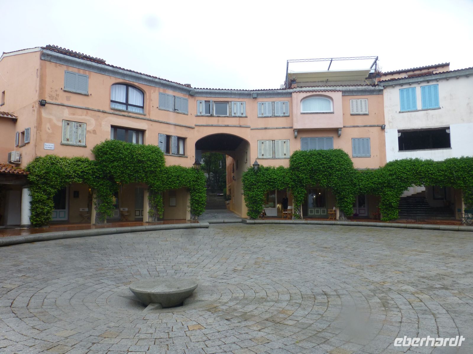 Den großen Stöpsel auf der Piazetta hätten wir an dem Tag gerne gezogen, um den Regen abfließen zu lassen.