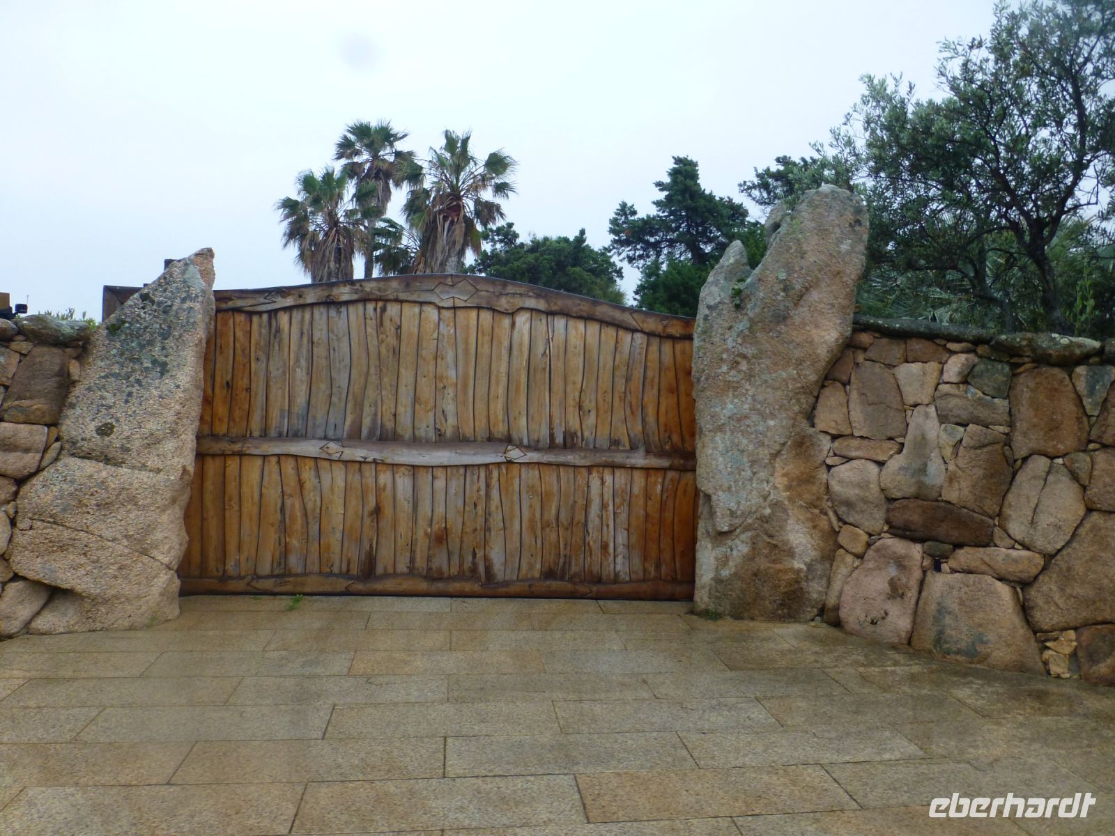 Porto Cervo, das Wacholdertor sieht bescheiden aus, ist aber richtig teuer.